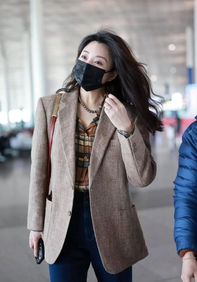 ！很值得中年女性借鉴时尚、优雅还减龄开元棋牌网站被45岁殷桃的穿搭惊艳到(图10)