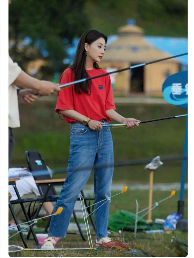 ！很值得中年女性借鉴时尚、优雅还减龄开元棋牌网站被45岁殷桃的穿搭惊艳到(图11)