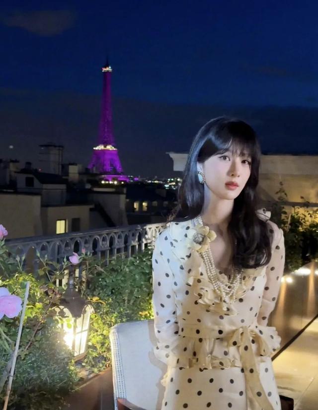 赴晚宴获全网好评穿波点裙美出新高度开元棋