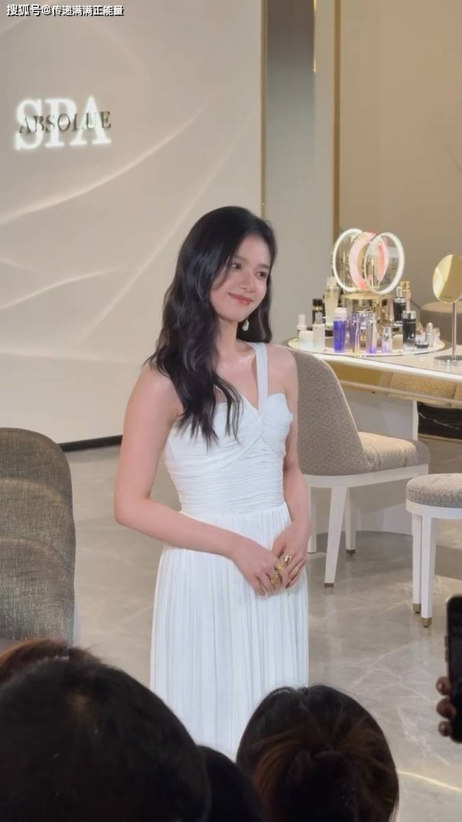 中的惊人细节绝对让你心动！开元棋牌app张婧仪路透图