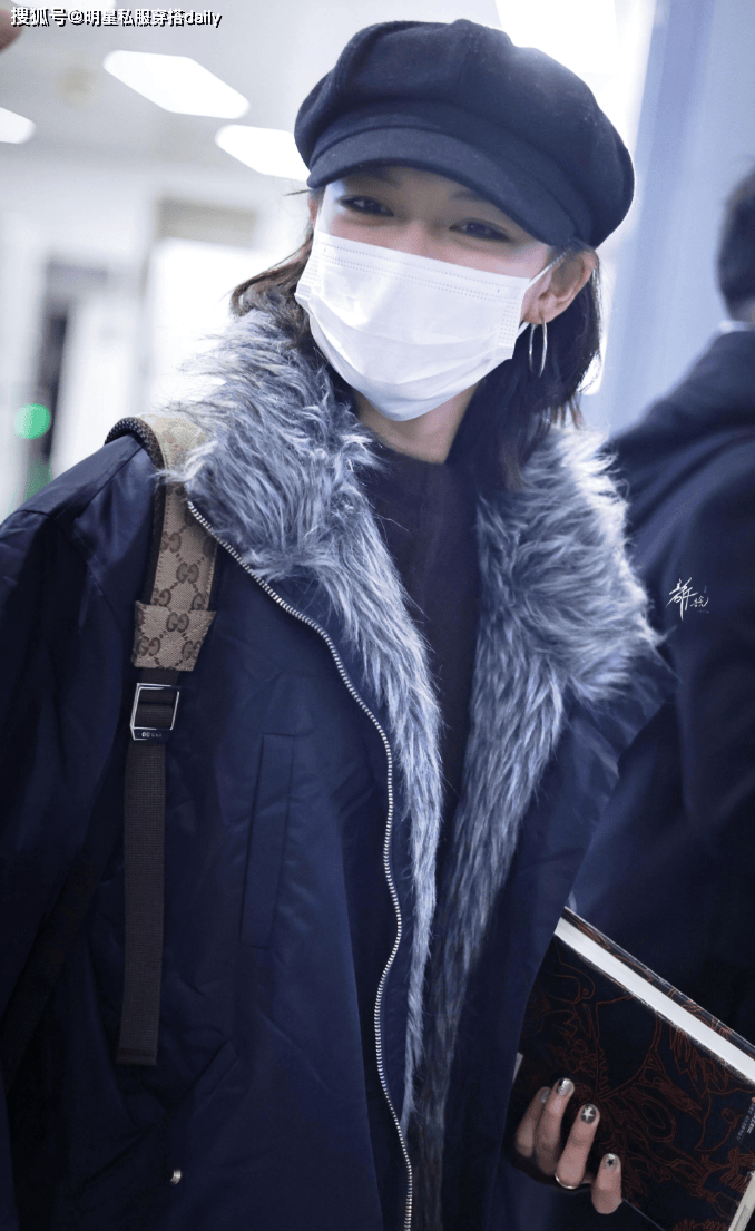 脸”穿短派克外套背双肩包头小腿长!开元棋牌试玩文淇果然是“天选电影(图4) 脸”穿短派克外套背双肩包头小腿长!开元棋牌试玩文淇果然是“天选电影(图4)