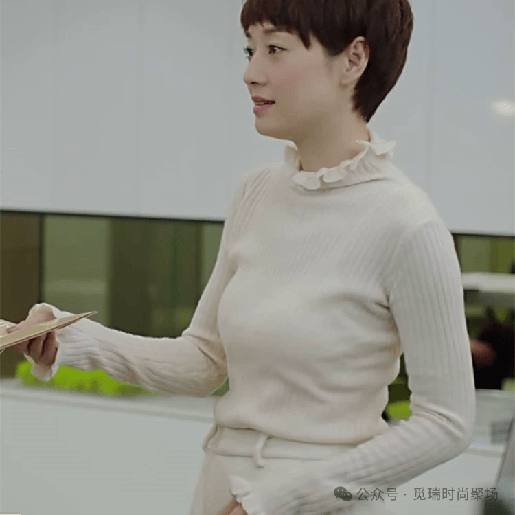 2026穿搭新密码这样穿告别“老气”！开元棋牌刷爆 Ins的天后羊绒造型!(图5)